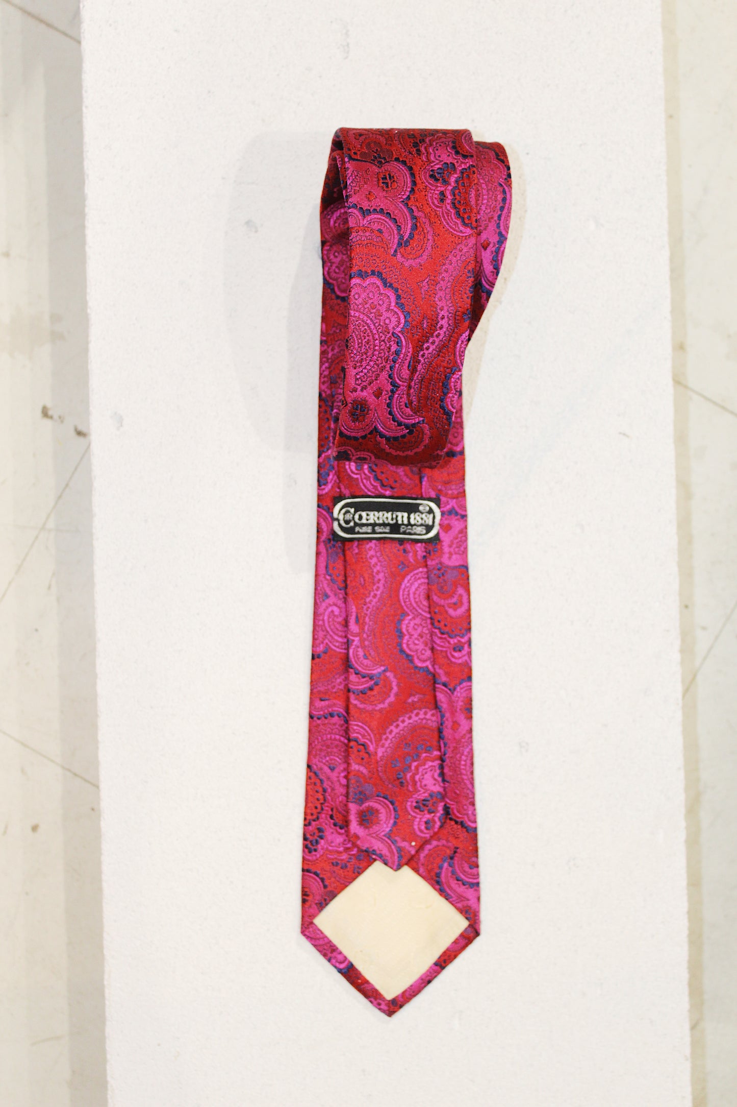 GEOMETRIC SILK TIE
