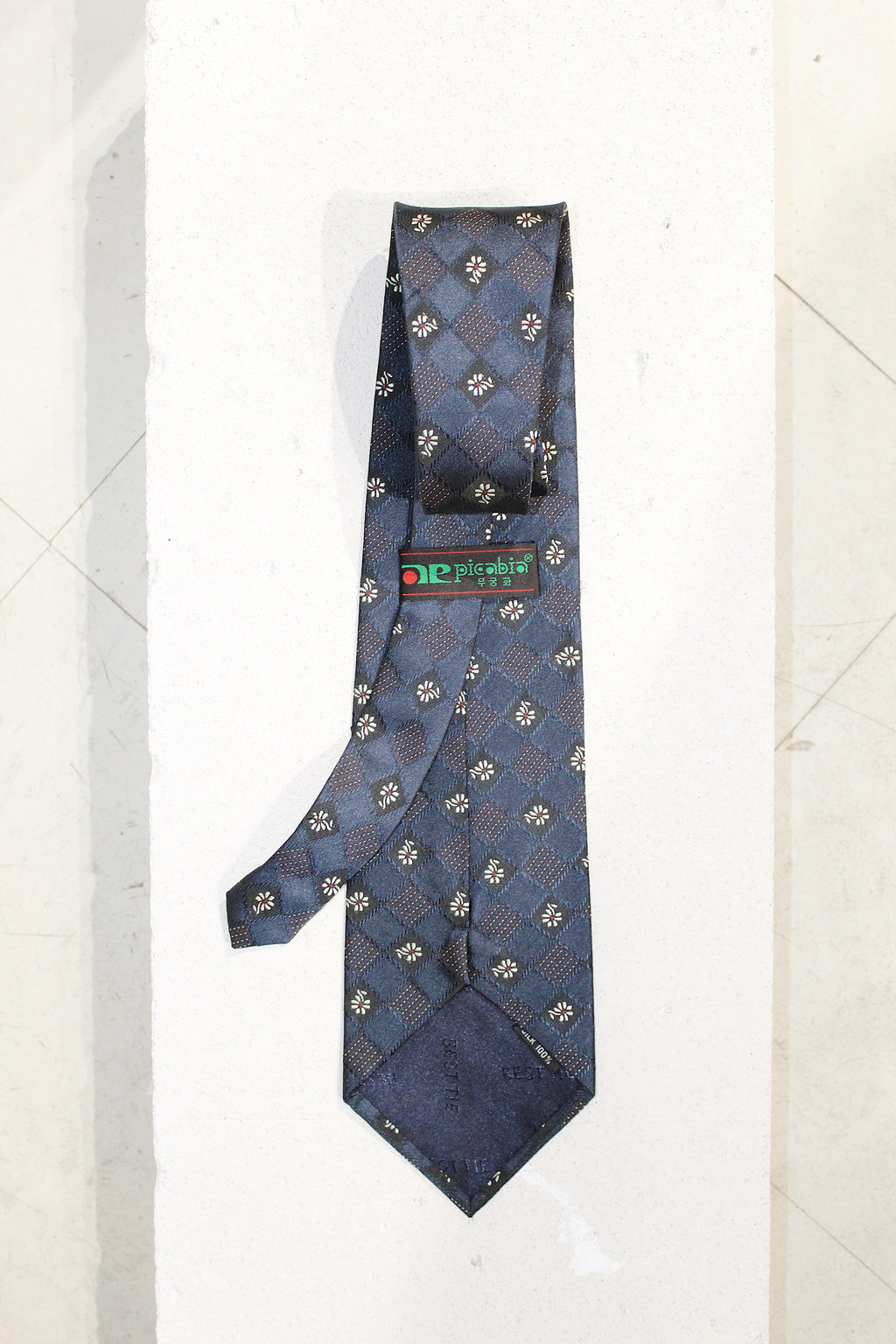 GEOMETRIC SILK TIE