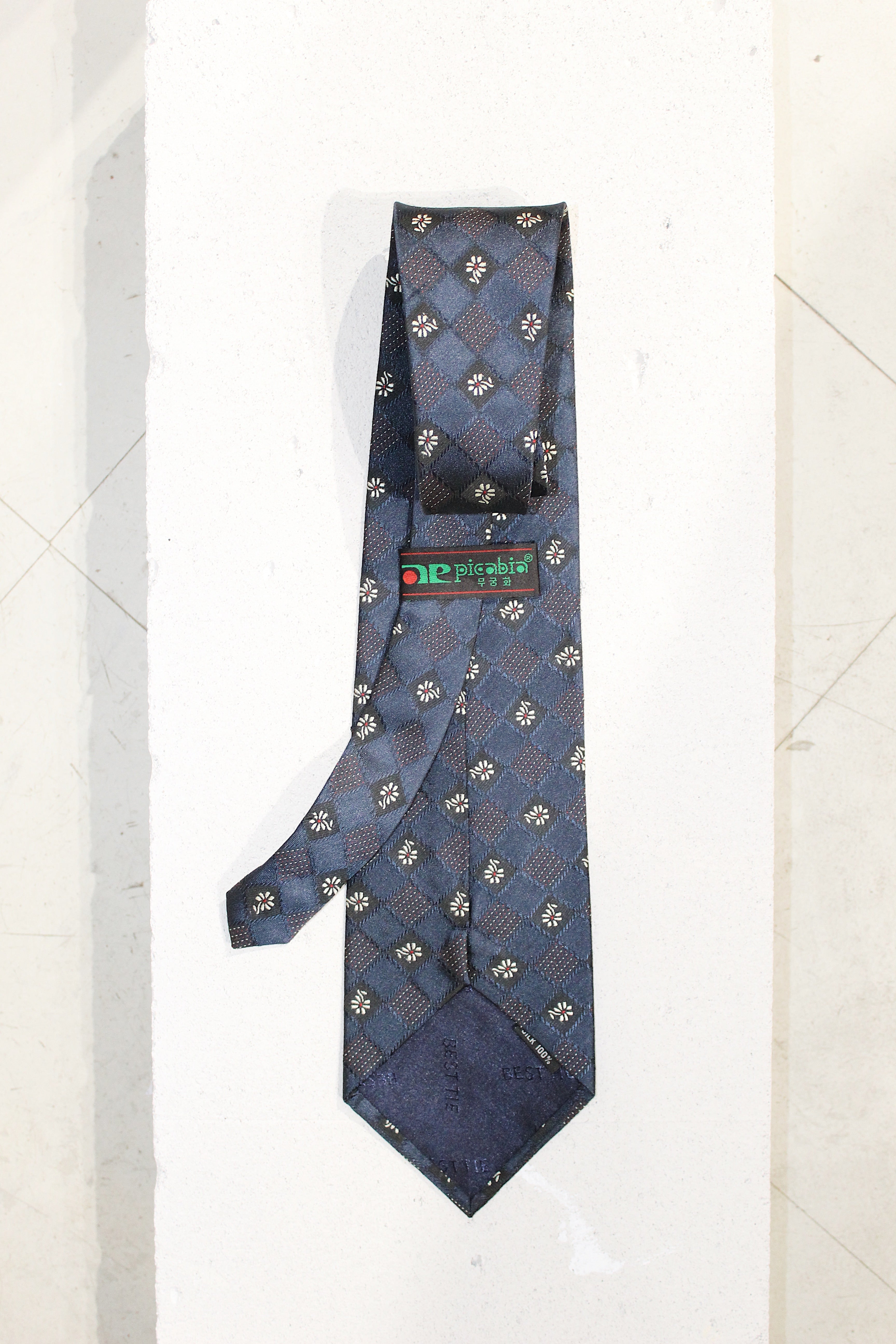 GEOMETRIC SILK TIE