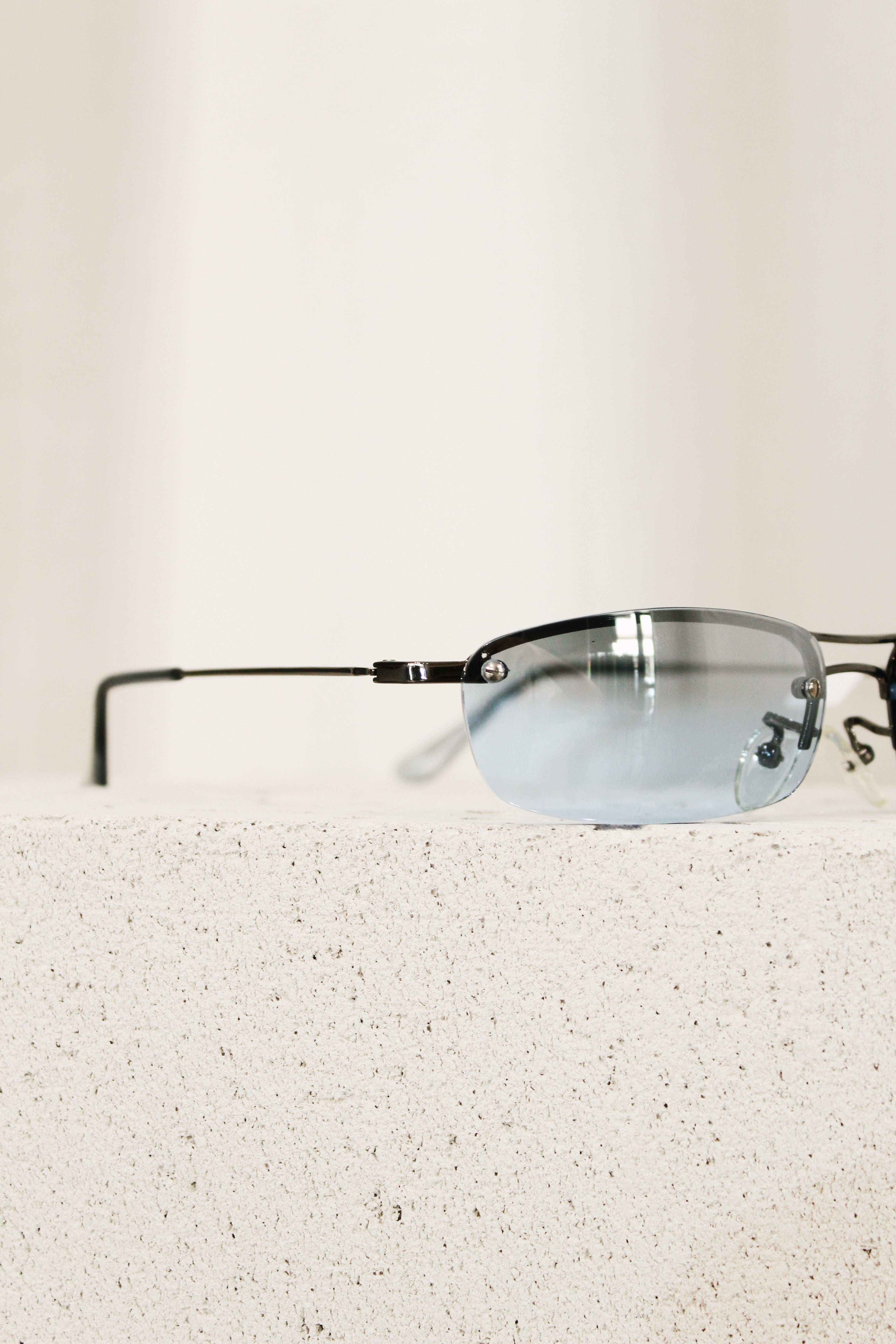 1990's Oval Blue Sunnies