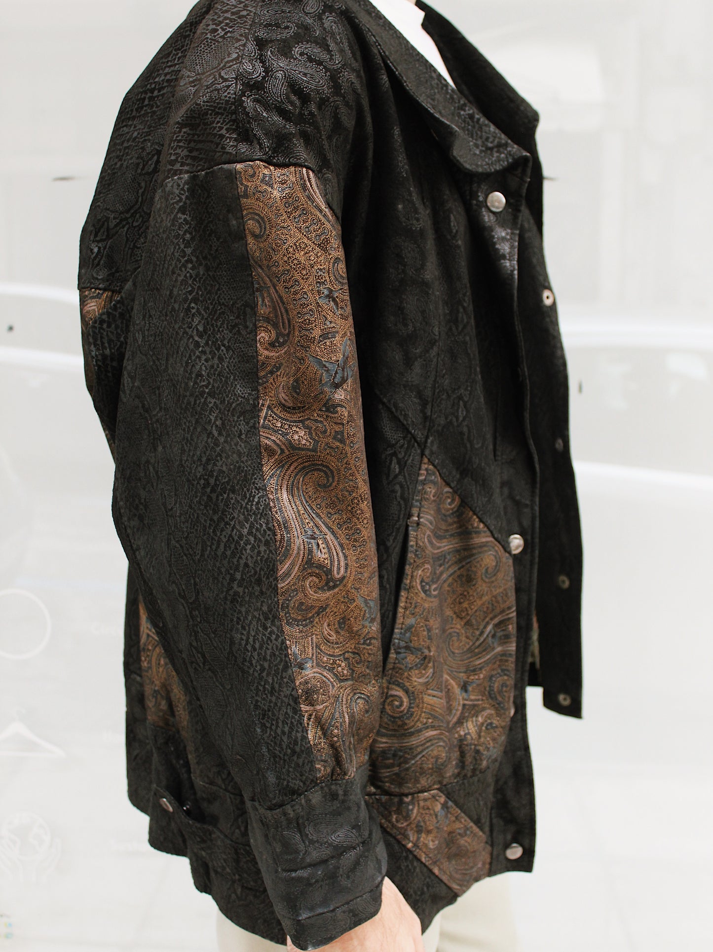 DETAILED LEATHER JACKET