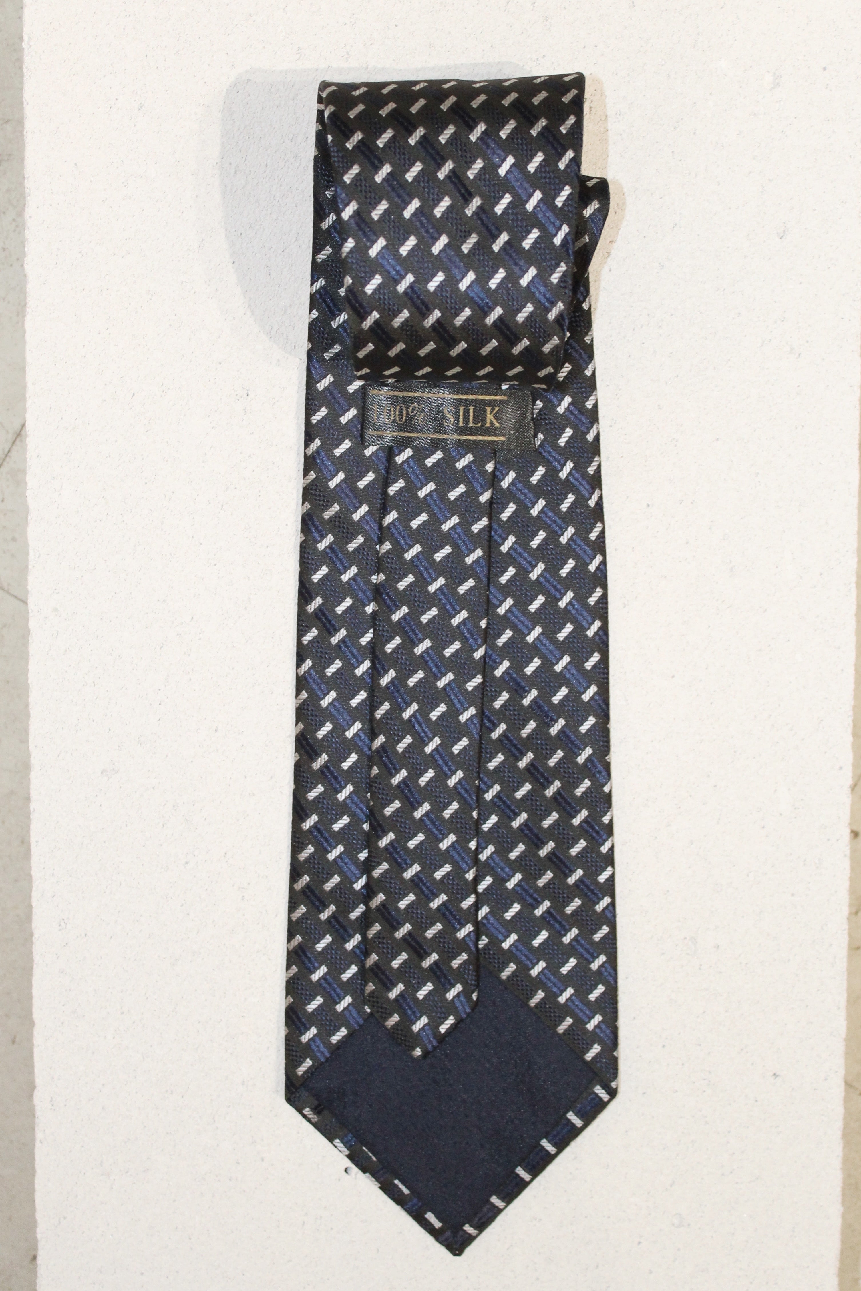 GEOMETRIC SILK TIE