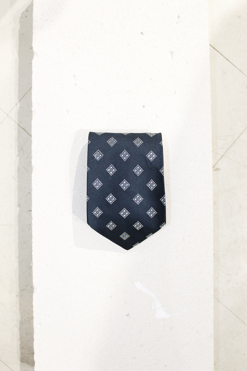 GEOMETRIC SILK TIE