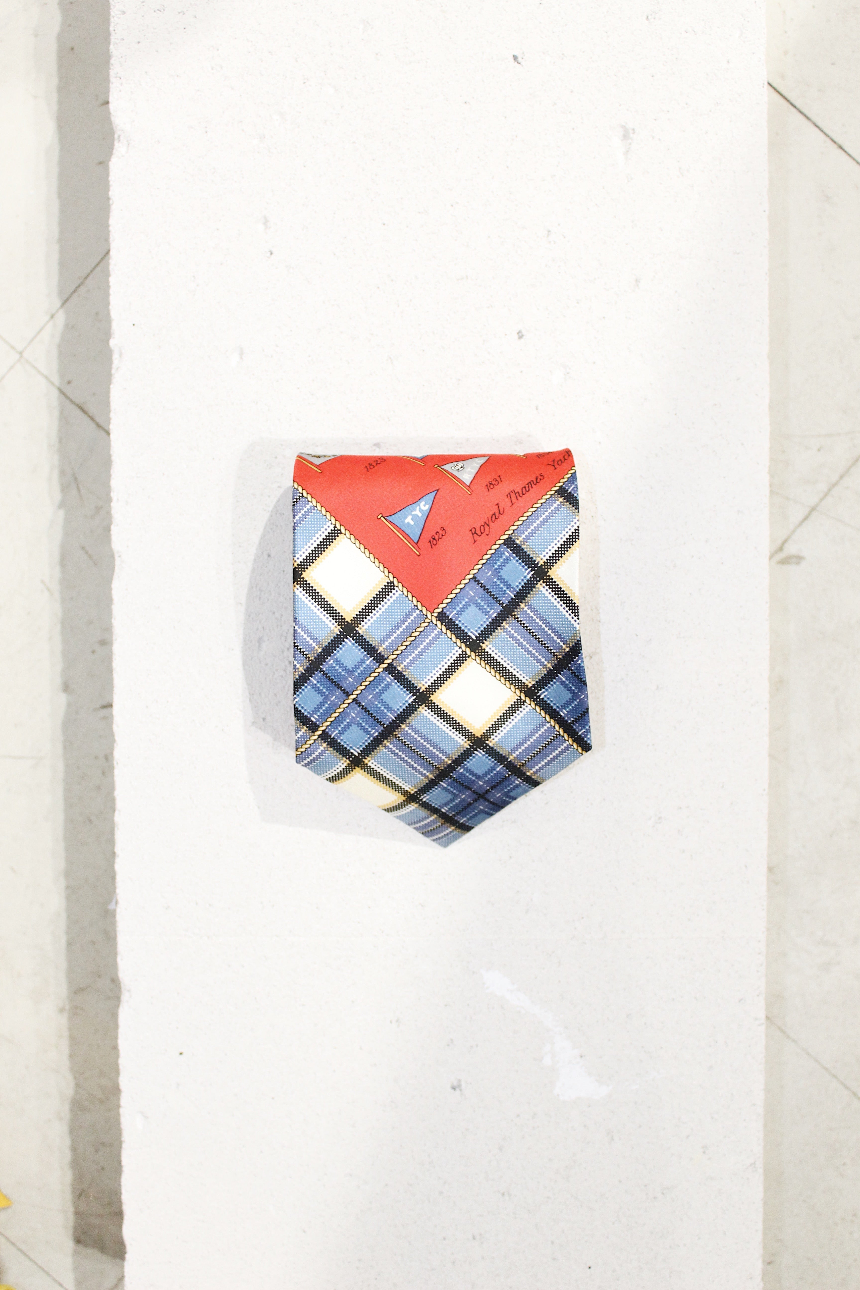 GEOMETRIC SILK TIE
