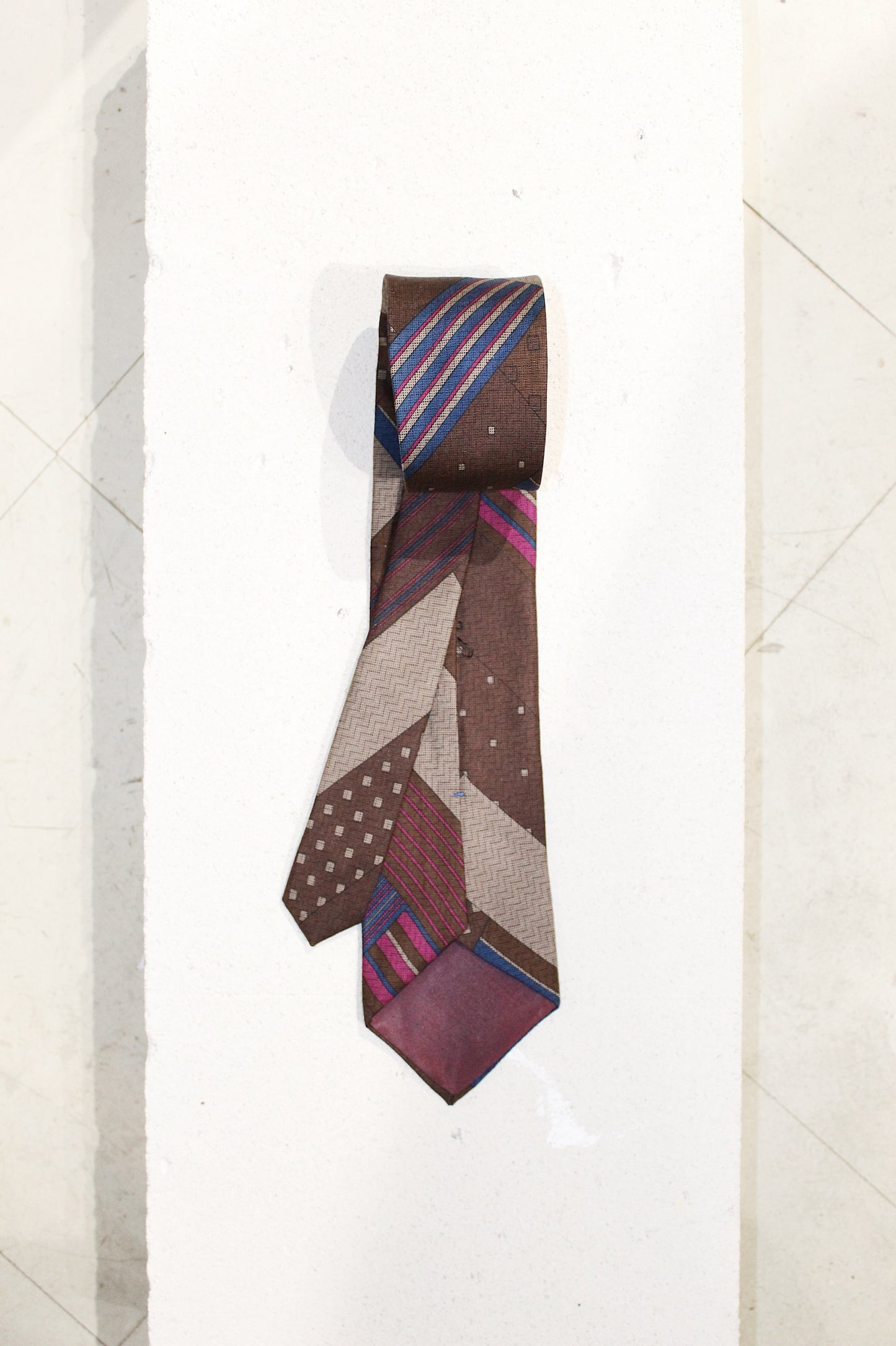 GEOMETRIC SILK TIE