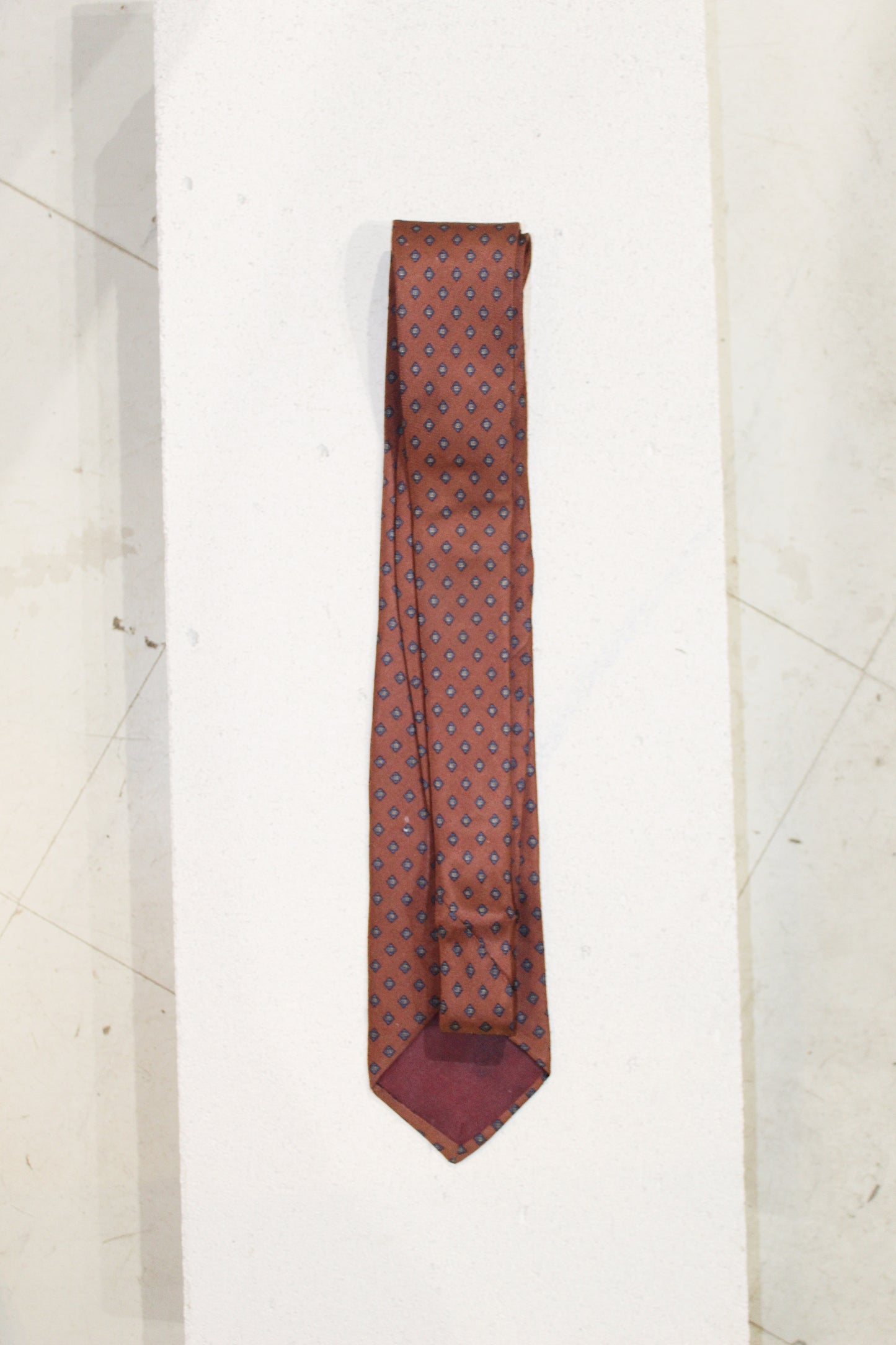 GEOMETRIC SILK TIE