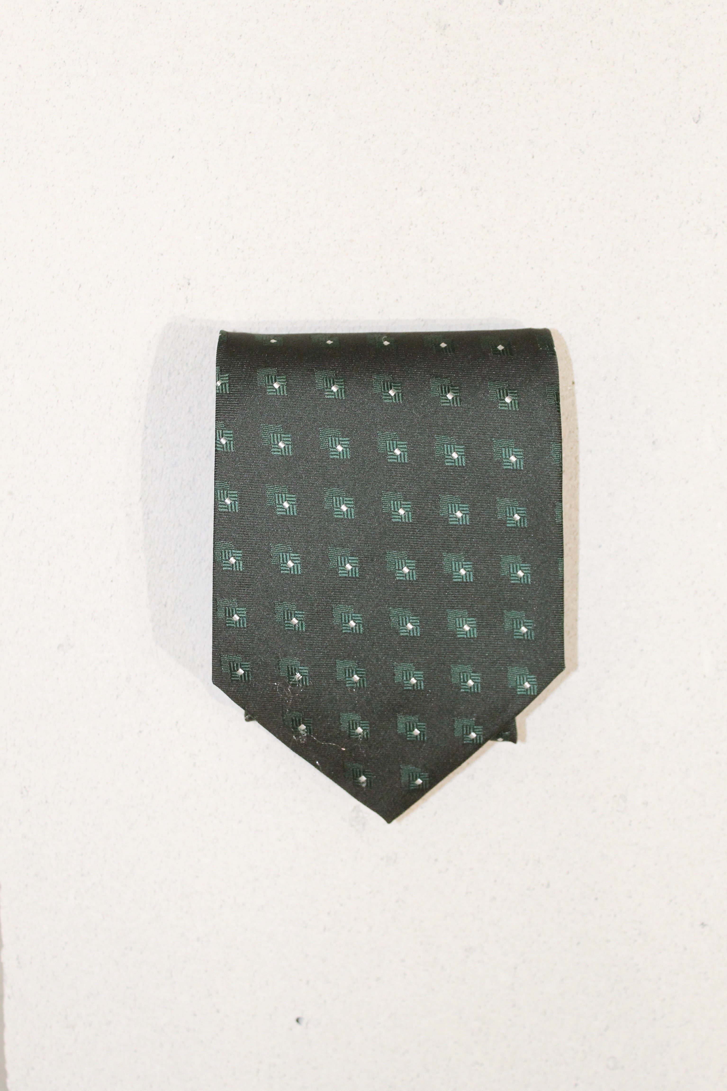 GEOMETRIC SILK TIE